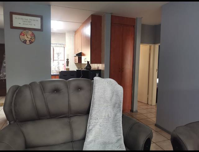 2 BEDROOM SECTIONAL TITLE FOR SALE IN SONNEVELD